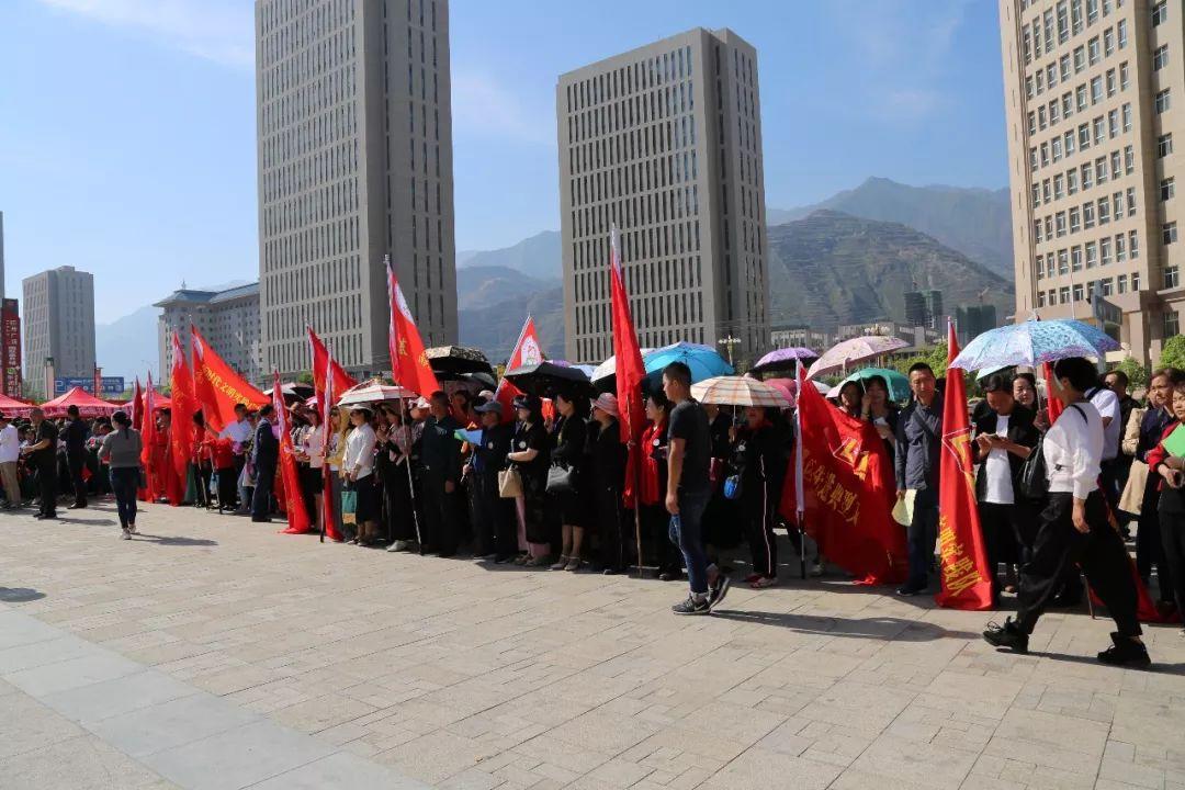 色情内容是不合法的，违反我国相关的法律法规。我们应该遵守法律和道德准则，远离色情内容。如果有其他有益身心的娱乐需求，可以寻找一些正规的平台或文化活动，例如观看电影、参加体育运动、学习知识等，以丰富生活。同时，对于网络上的各种信息，我们应该保持警惕，避免接触不良内容，保护个人身心健康。