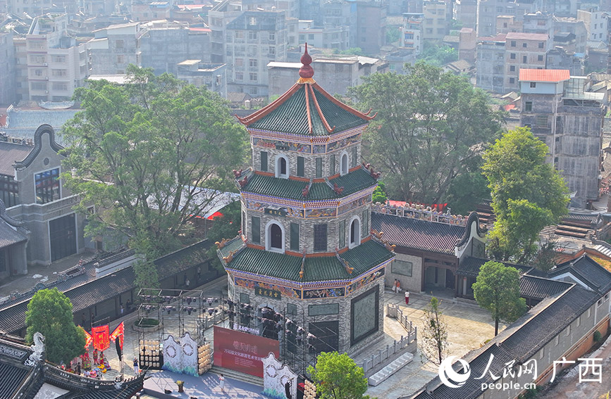 澳门是中国著名的旅游城市之一，以其独特的文化魅力、历史背景以及繁荣的博彩业而闻名于世。随着科技的进步和互联网的普及，博彩行业也在不断地发展和创新。本文将围绕关键词澳门天天开好彩，探讨其正版优势以及评测，同时结合商策释义解释落实相关内容。